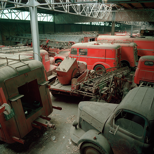 Brandbilsgaraget. Normandie, Frankrike. Mars 2015.